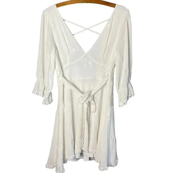Lulu’s Size Large Mini Dress In the Meadow White Embroidered Backless - Picture 2 of 9